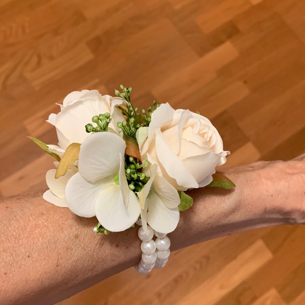 Wrist corsage